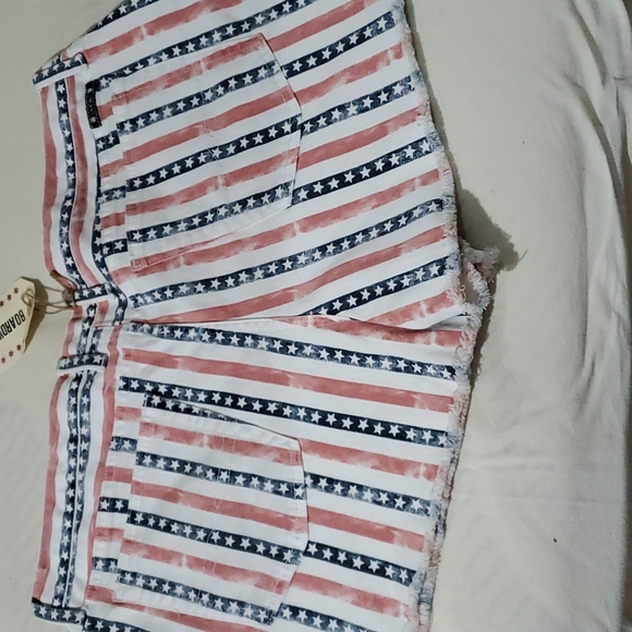 Shorts - Picture 2 of 3